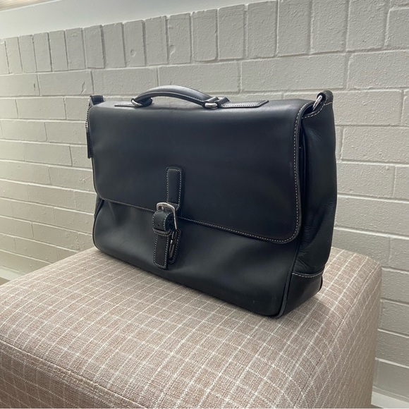 COACH Vintage Ladies Messenger Bag, Real Leather, Genuine Serial Number - Picture 4 of 8